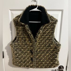 Fjallraven Fjall Bison Vest Reversible Faux Fur Fleece Toggle Tan Black XL